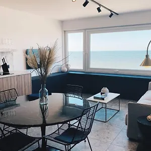 Wonderful Architect Designed Flat With Sea View Appartement